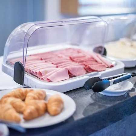 Leo ホテル エッゲンシュタイン・レオポルトシュハーフェン