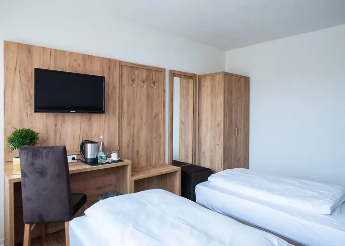 Leo 3* 埃根斯泰因-列奥波德港